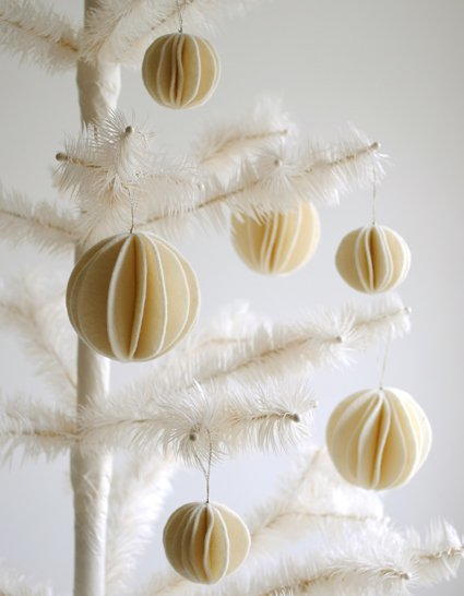 Elegant Snowball DIY Ornaments Elegant Snowball DIY Ornaments