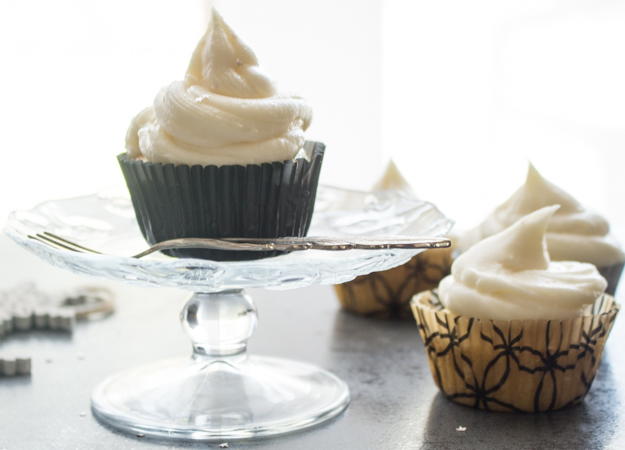 Vanilla Almond Cupcakes with Maple Cream Cheese Frosting Vanilla Almond Cupcakes with Maple Cream Cheese Frosting