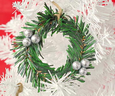 DIY Mini Wreath Ornament