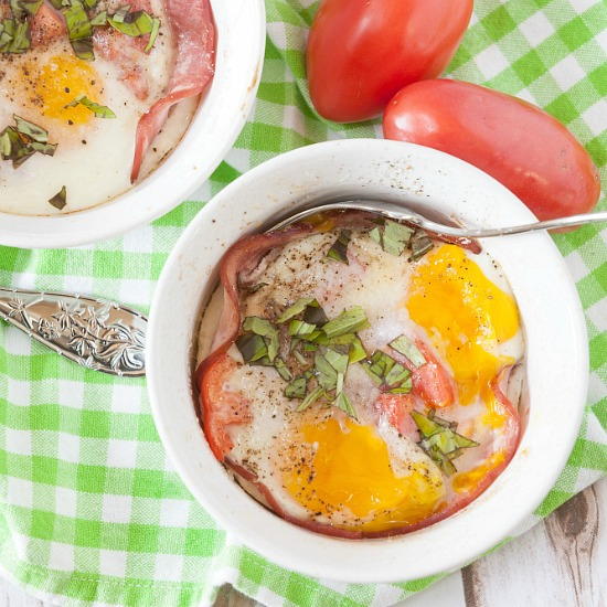 Baked Ham Eggs with Tomato Baked Ham & Eggs with Tomato