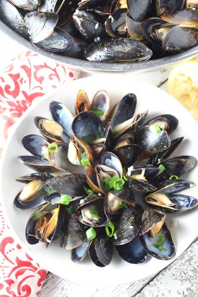 Lemon Garlic Steamed Mussels Lemon Garlic Steamed Mussels