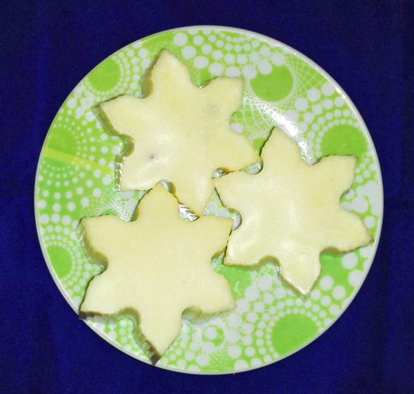 Vegan White Chocolate Snowflakes Vegan White Chocolate Snowflakes