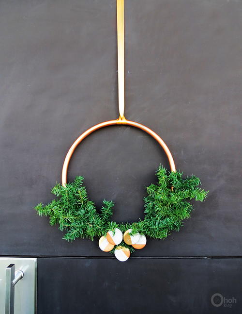 DIY Modern Christmas Wreath DIY Modern Christmas Wreath