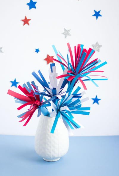 DIY Paper Fireworks Centerpiece DIY Paper Fireworks Centerpiece