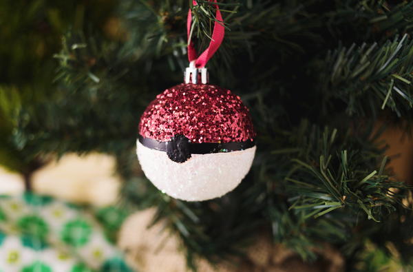 Glitter Pokeball DIY Ornament Glitter Pokeball DIY Ornament