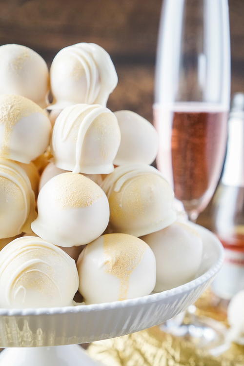 Strawberries and Champagne Cake Balls Strawberries and Champagne Cake Balls