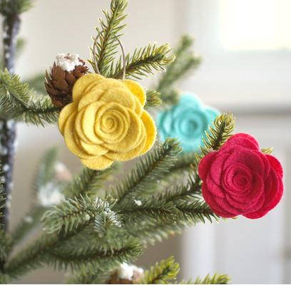 Charming DIY Felt Flower Ornaments Charming DIY Felt Flower Ornaments