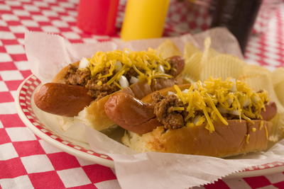 Old-Fashioned Chili Dogs