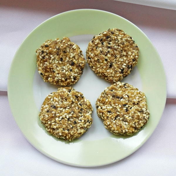 Simple 2-Ingredient Chia Cookies Simple 2-Ingredient Chia Cookies