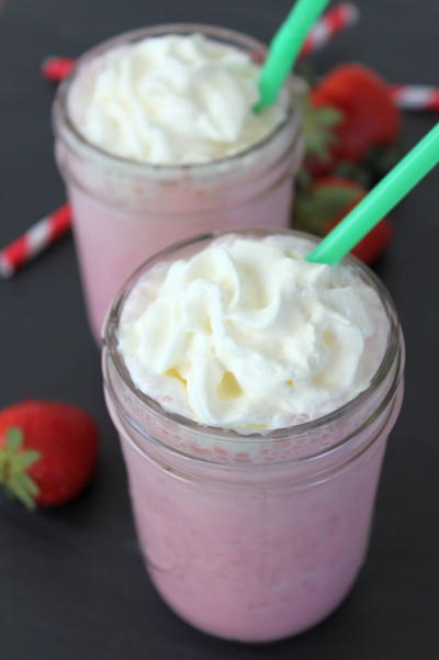 Copycat Starbucks Strawberries and Cream Frappuchino Copycat Starbucks Strawberries and Cream Frappuchino