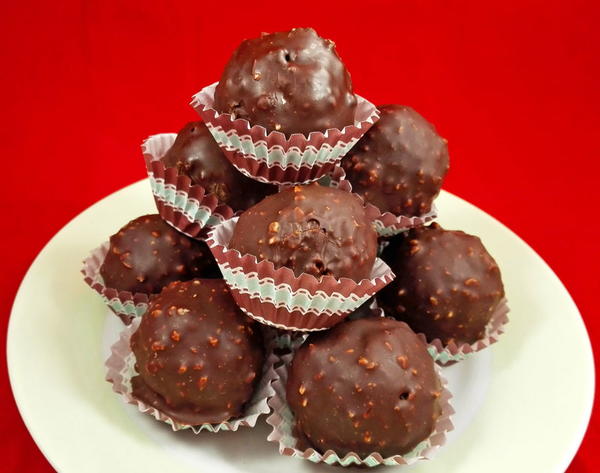 Homemade Vegan Ferrero Rocher Homemade Vegan Ferrero Rocher