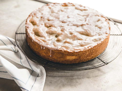 Glazed Apple Cake (Gedeckter Apfelkuchen) Glazed Apple Cake (Gedeckter Apfelkuchen)