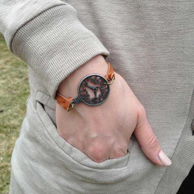 Charming DIY Leather Bracelet Charming DIY Leather Bracelet