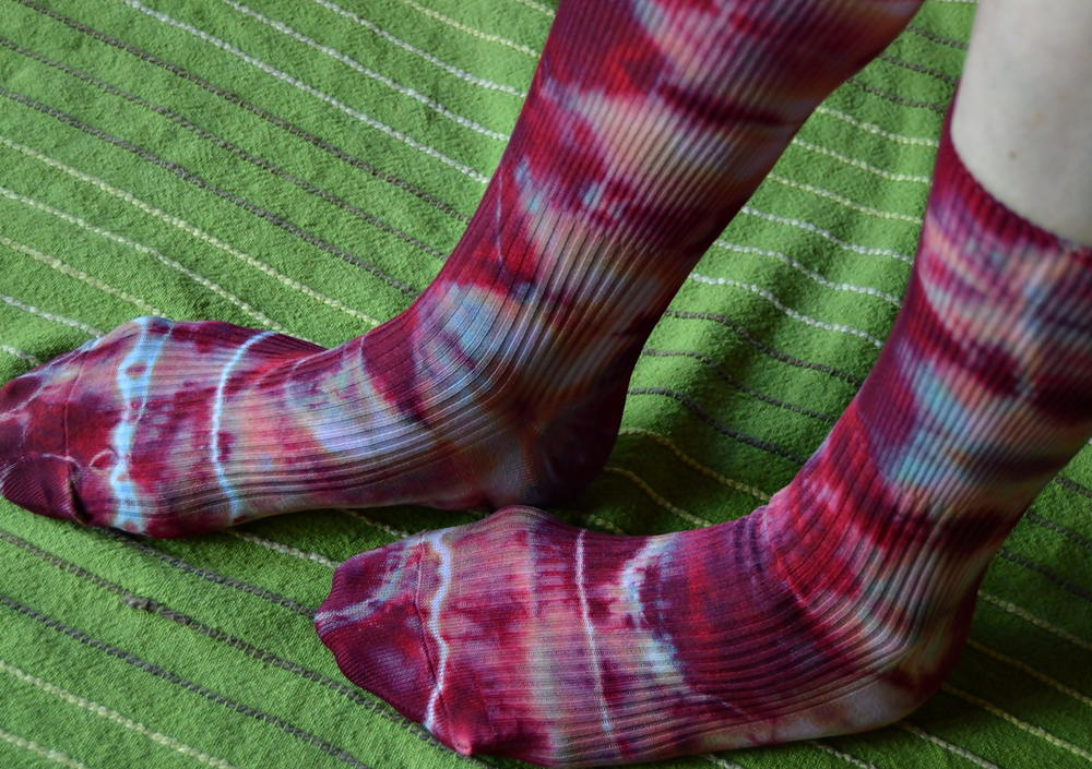Stovetop Tie Dye Socks Pattern FaveCrafts stovetop-tie-dye-socks-pattern-favecrafts