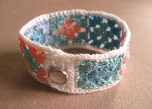 Pretty Granny Square Bracelet Pretty Granny Square Bracelet