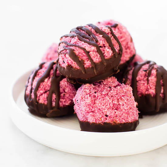 Pitaya Pink Coconut Macaroons Pitaya Pink Coconut Macaroons