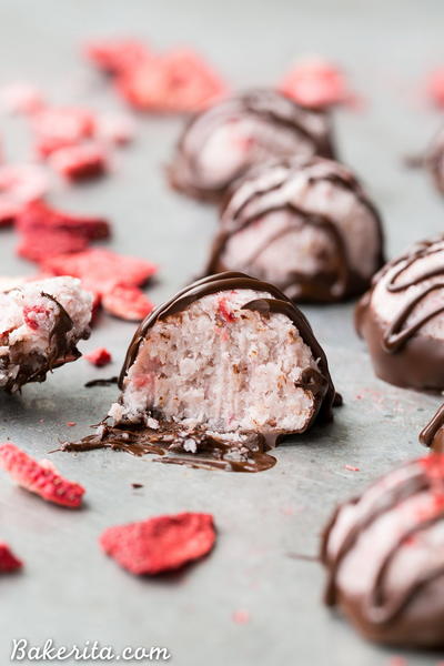 No-Bake Chocolate Dipped Strawberry Macaroons No-Bake Chocolate Dipped Strawberry Macaroons