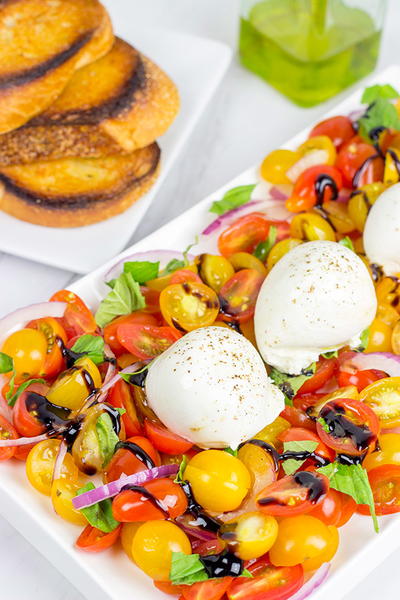 Tomato and Burrata Caprese Tomato and Burrata Caprese