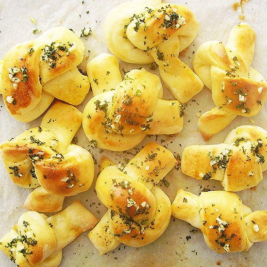 Amish White Bread Garlic Knots Amish White Bread Garlic Knots