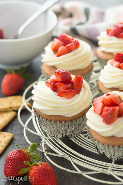 Strawberry Cheesecake Cupcakes Strawberry Cheesecake Cupcakes