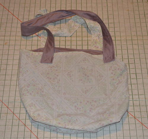Quick and Easy Library Bag from Vintage Pillowcases Quick and Easy Library Bag from Vintage Pillowcases