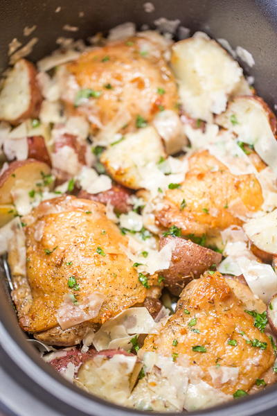 Slow Cooker Garlic Parmesan Chicken and Potatoes Slow Cooker Garlic Parmesan Chicken and Potatoes