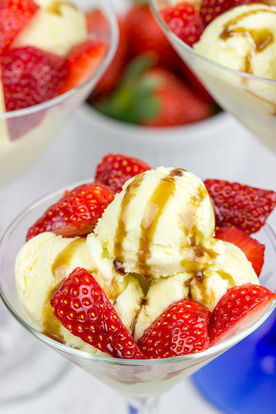 Olive Oil Gelato with Balsamic Strawberries Olive Oil Gelato with Balsamic Strawberries