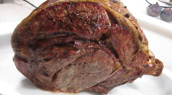 British Classic Roast Beef with Yorkshire Puddings British Classic Roast Beef with Yorkshire Puddings