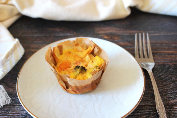 Paleo Buffalo Chicken Broccoli Egg Cups Paleo Buffalo Chicken & Broccoli Egg Cups