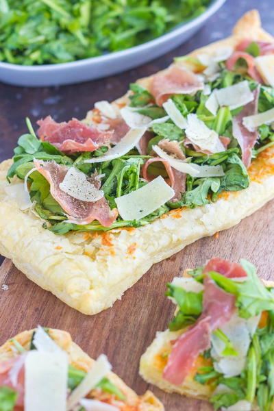 Arugula and Prosciutto Puff Pastry Pizza Arugula and Prosciutto Puff Pastry Pizza
