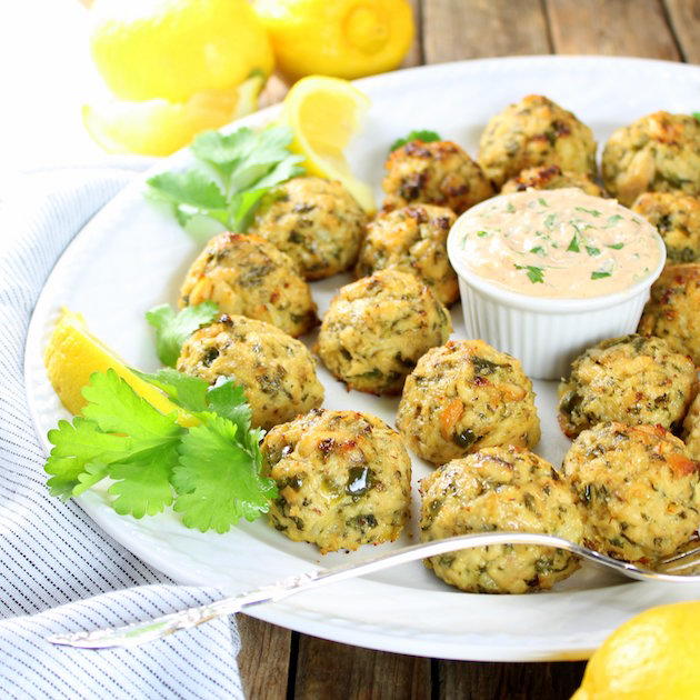 Healthy Tuna Cakes with Spicy Lemon Yogurt Sauce Healthy Tuna Cakes with Spicy Lemon Yogurt Sauce