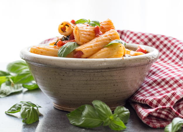 Lots of Fresh Basil Tomato Sauce Lots of Fresh Basil Tomato Sauce