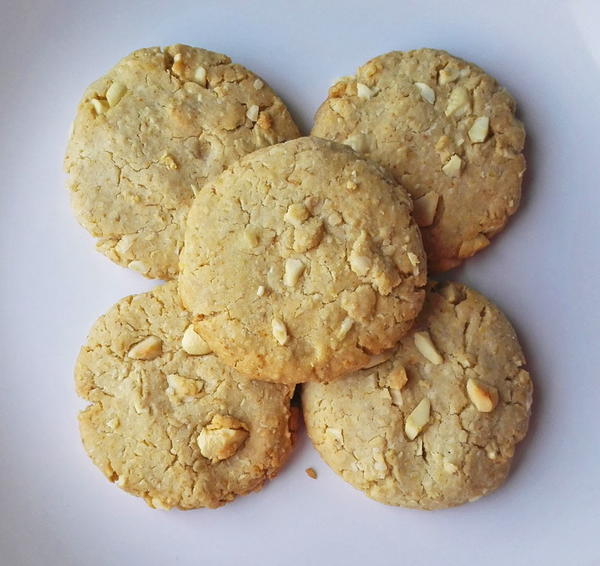 Crispy Honey Cookies With Nuts