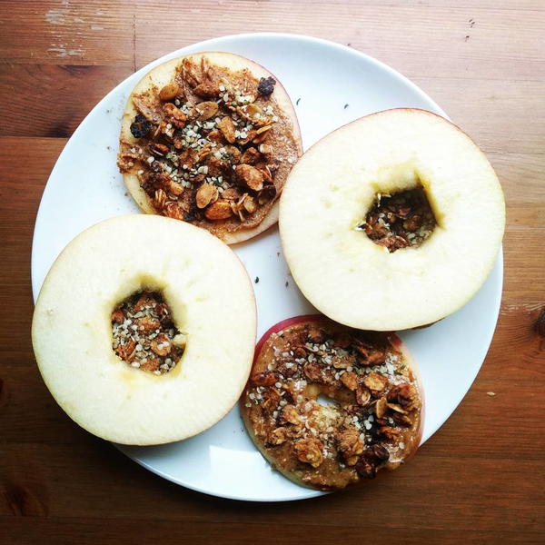 Apple Sandwich with Nut-Butter and Granola Apple Sandwich with Nut-Butter and Granola