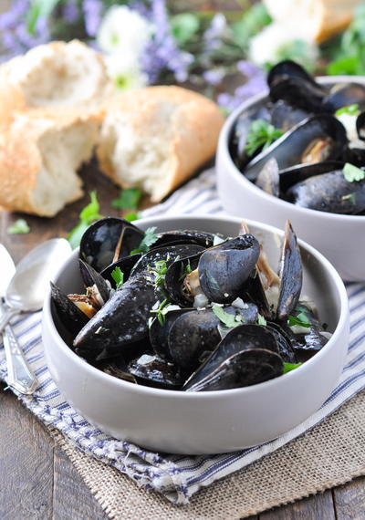 Steamed Mussels in Garlic and Herb Wine Sauce Steamed Mussels in Garlic and Herb Wine Sauce
