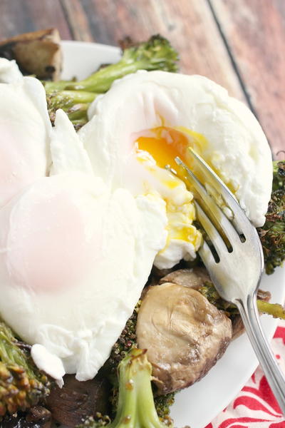 Easy Poached Eggs Easy Poached Eggs