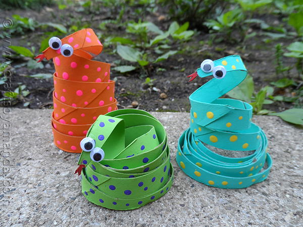 Toilet Paper Roll Snake Craft | AllFreeHolidayCrafts.com