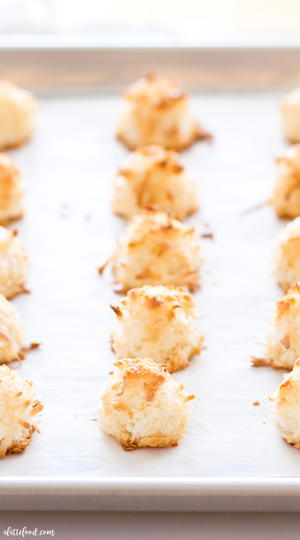 Easy Coconut Macaroons Easy Coconut Macaroons