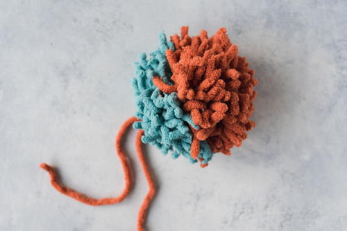 How to Make a Chunky Pom Pom How to Make a Chunky Pom Pom