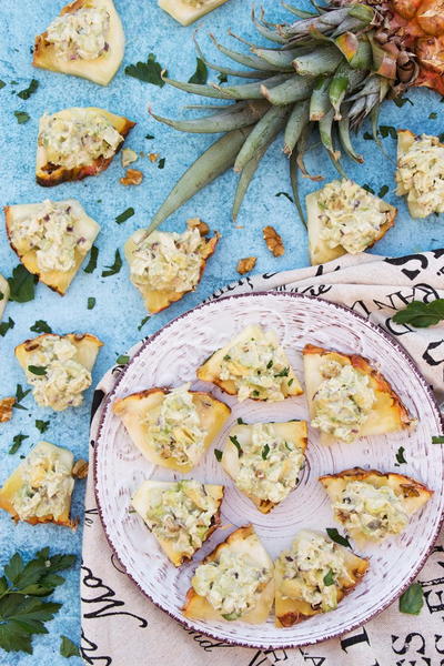 Chicken Avocado Salad on Pineapple Wedges Chicken Avocado Salad on Pineapple Wedges