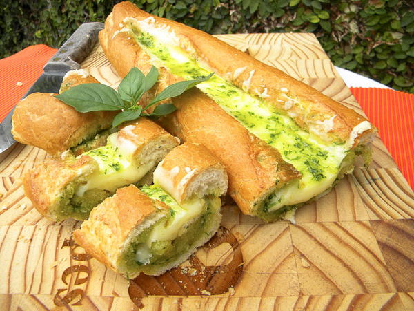 Cheesy Garlic Bread Cheesy Garlic Bread