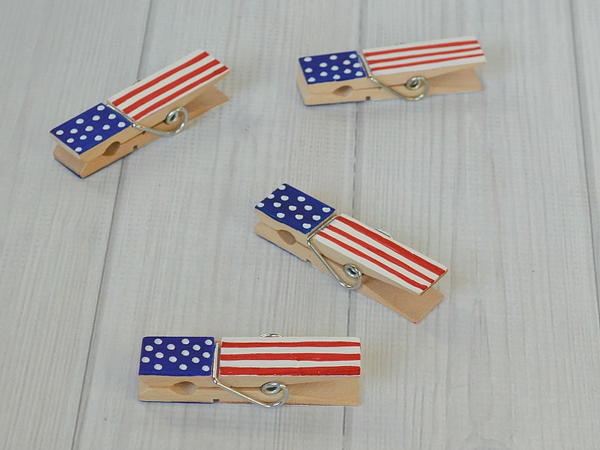 DIY Patriotic Clothespins DIY Patriotic Clothespins