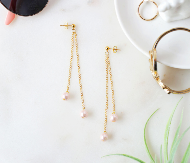 DIY Dangling Pearl Earrings DIY Dangling Pearl Earrings