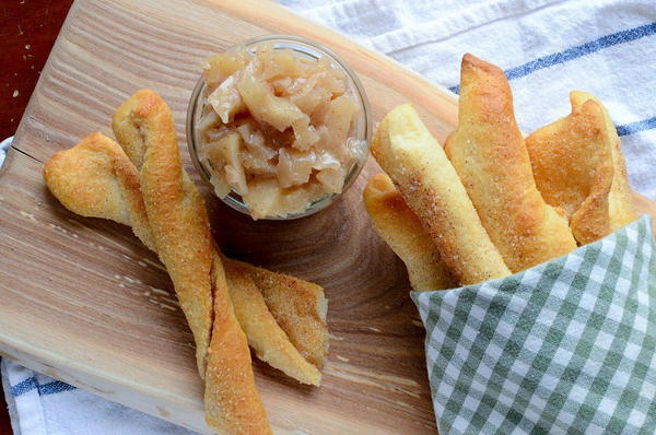 Cinnamon Sticks with Apple Dipping Sauce Cinnamon Sticks with Apple Dipping Sauce
