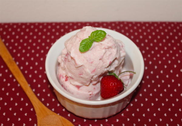 Strawberry Basil Ice Cream Strawberry Basil Ice Cream