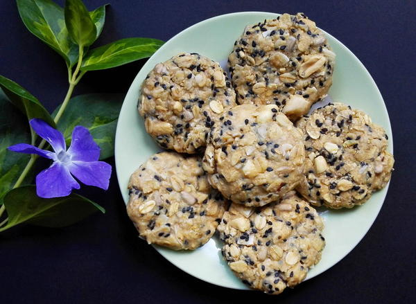 Delicious Raw Vegan Cookies Delicious Raw Vegan Cookies