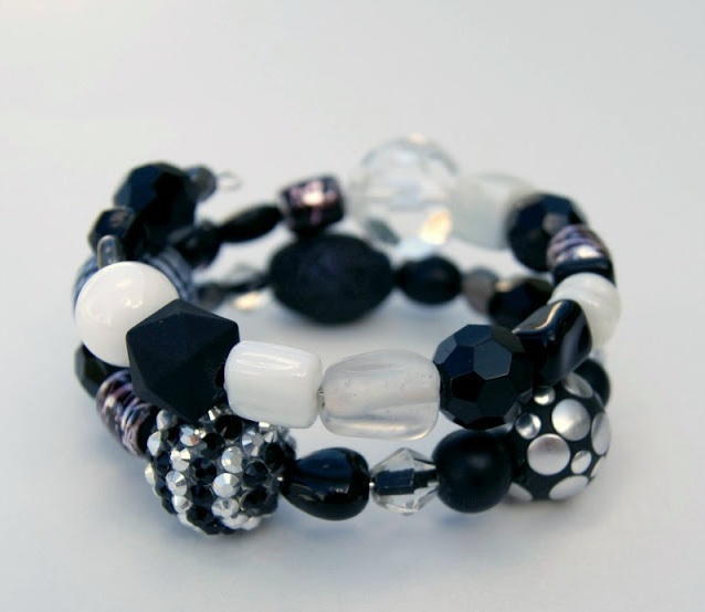 Black and White Beaded Bangle Black and White Beaded Bangle