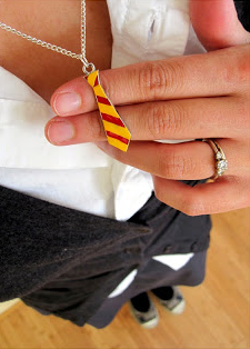 Easy Hogwarts Costume and Tie Necklace