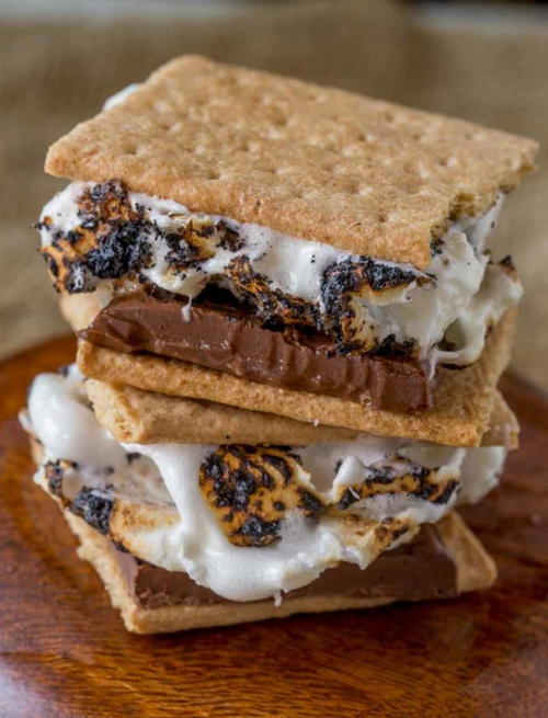 How to Make S'mores (4 Ways!)