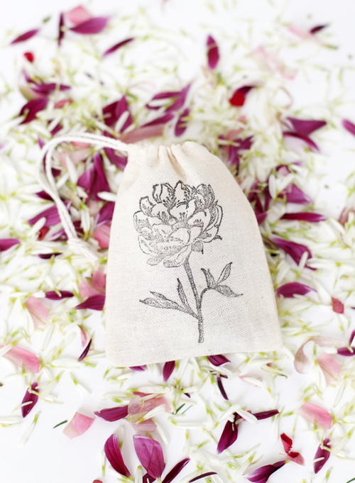 Enchanting Floral Confetti Enchanting Floral Confetti